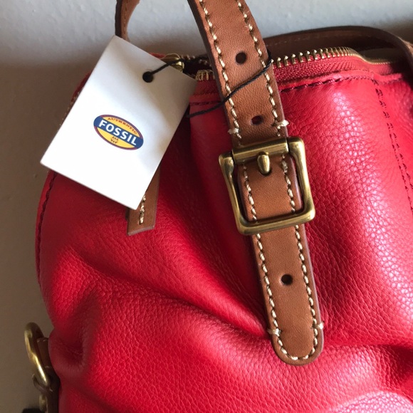 Beautiful and stunning burn red Fossil crossbody. - Picture 2 of 8